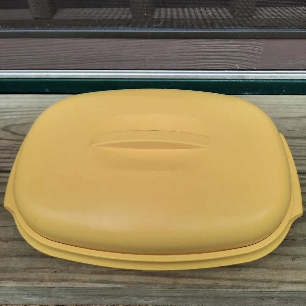 Tupperware vintage microwave